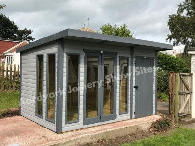 Contemporary Royal with side shed